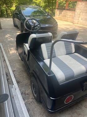 16948 Harley-davidson 1976 3 Wheel Golf Cart. Black Body With White/grey Seats