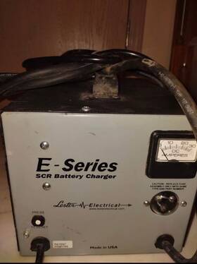 Lester 56382998 Electrical E-series Scrindustrial Battery Charger 120vac 9.5 Amp