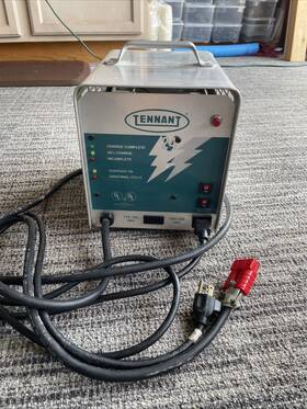R24602 Tennant 24volt Golf Cart Battery Charger Tested Working